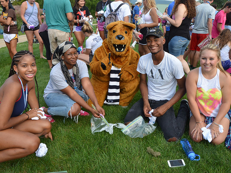 Nittany Lion posing with students at new student orientation