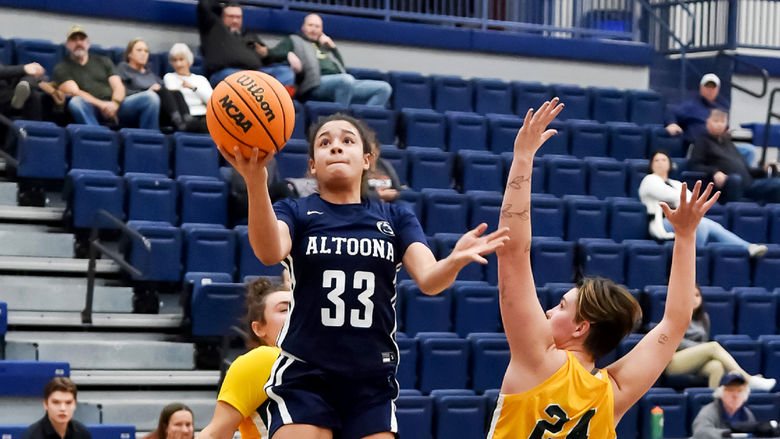Penn State Altoona student-athlete Avana Sayles playing a basketball game
