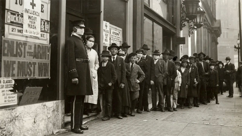 People wait in line to get flu masks to avoid the spread of Spanish influenza on Montgomery Street in San Francisco in 1918