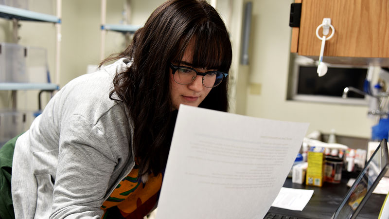 Chloe Mazza doing work in a biology lab