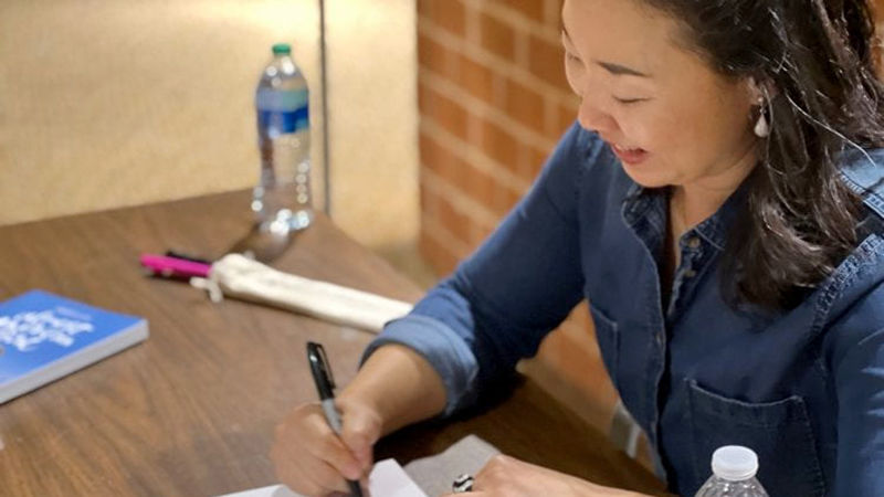 Robin Ha signing books