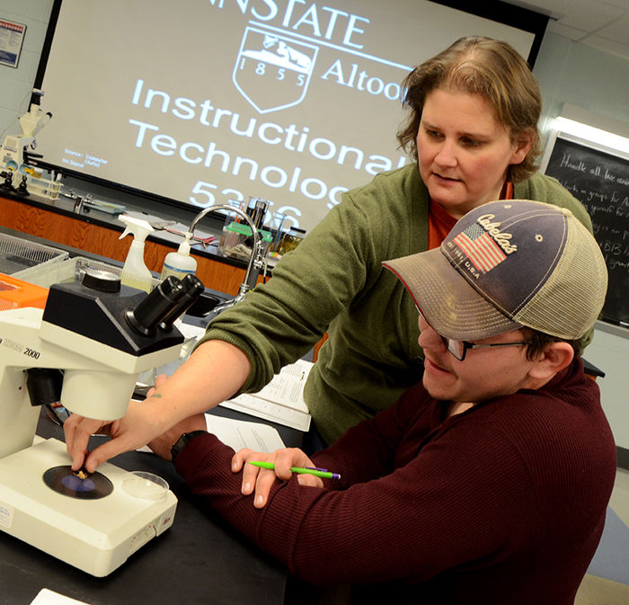 Palmer assists a student during a lab exercise in her Biology 110 course.