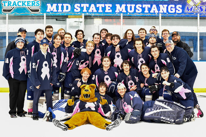The Penn State Altoona men’s hockey team post-win. 