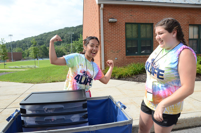Orientation Leaders assist first year students moving into residence halls
