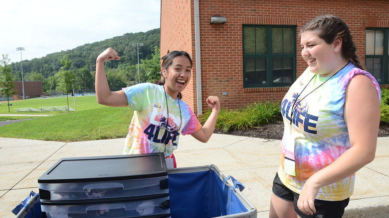 Orientation Leaders assist first year students moving into residence halls