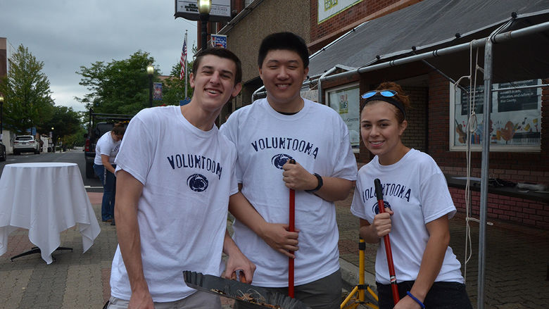 First year students pose during Voluntoona