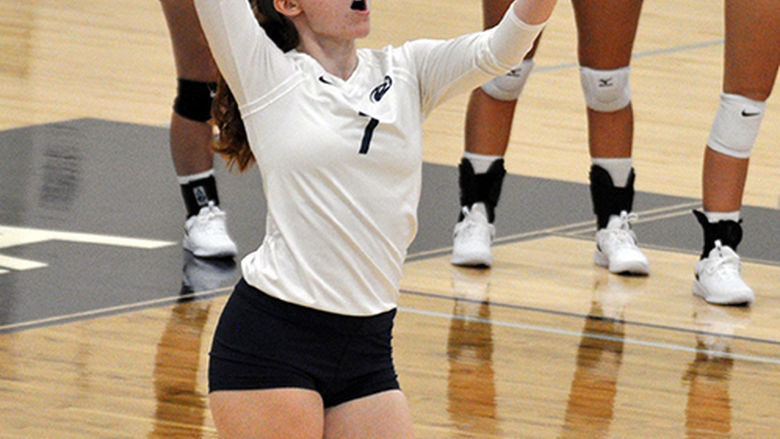 Alison Abrashoff playing volleyball