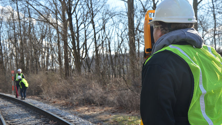 Student Dakota Kistler taking track alignment measurement at Everett Railroad for RTE Track Lab