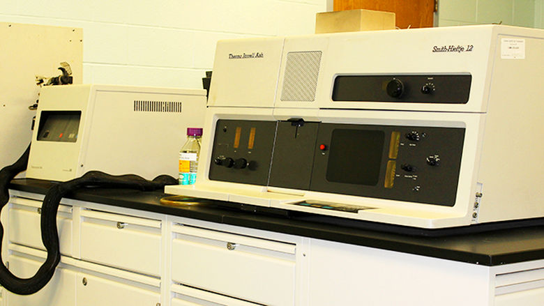 Flame/Graphite Furnace Atomic Absorption Spectrometer (AAS)