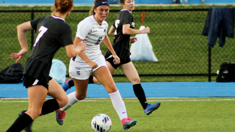 Mallorie Smith playing soccer for Penn State Altoona