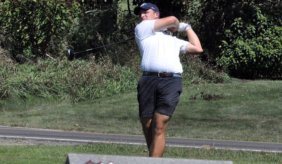 Penn State Altoona golfer Peter Nusbaum taking a swing