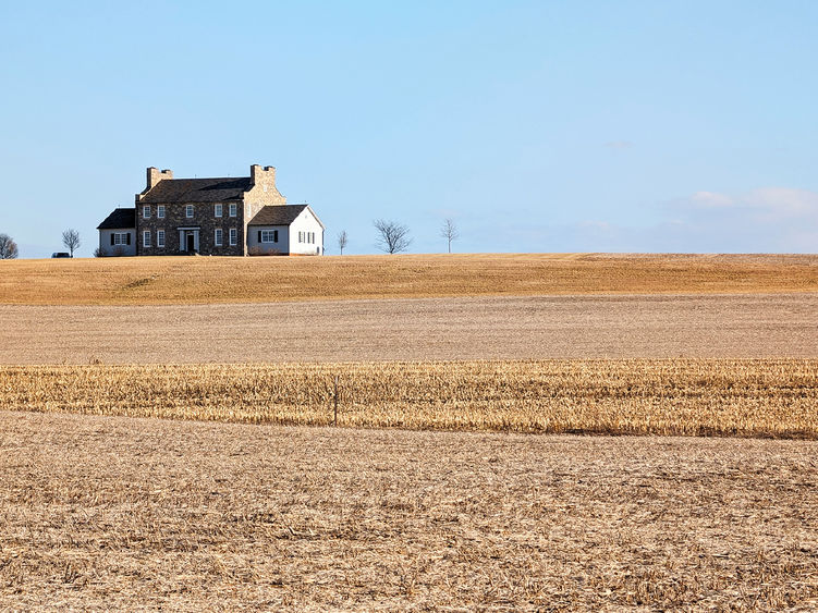 An old farmhouse in the middle of a field