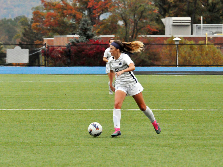 Mallorie Smith playing soccer